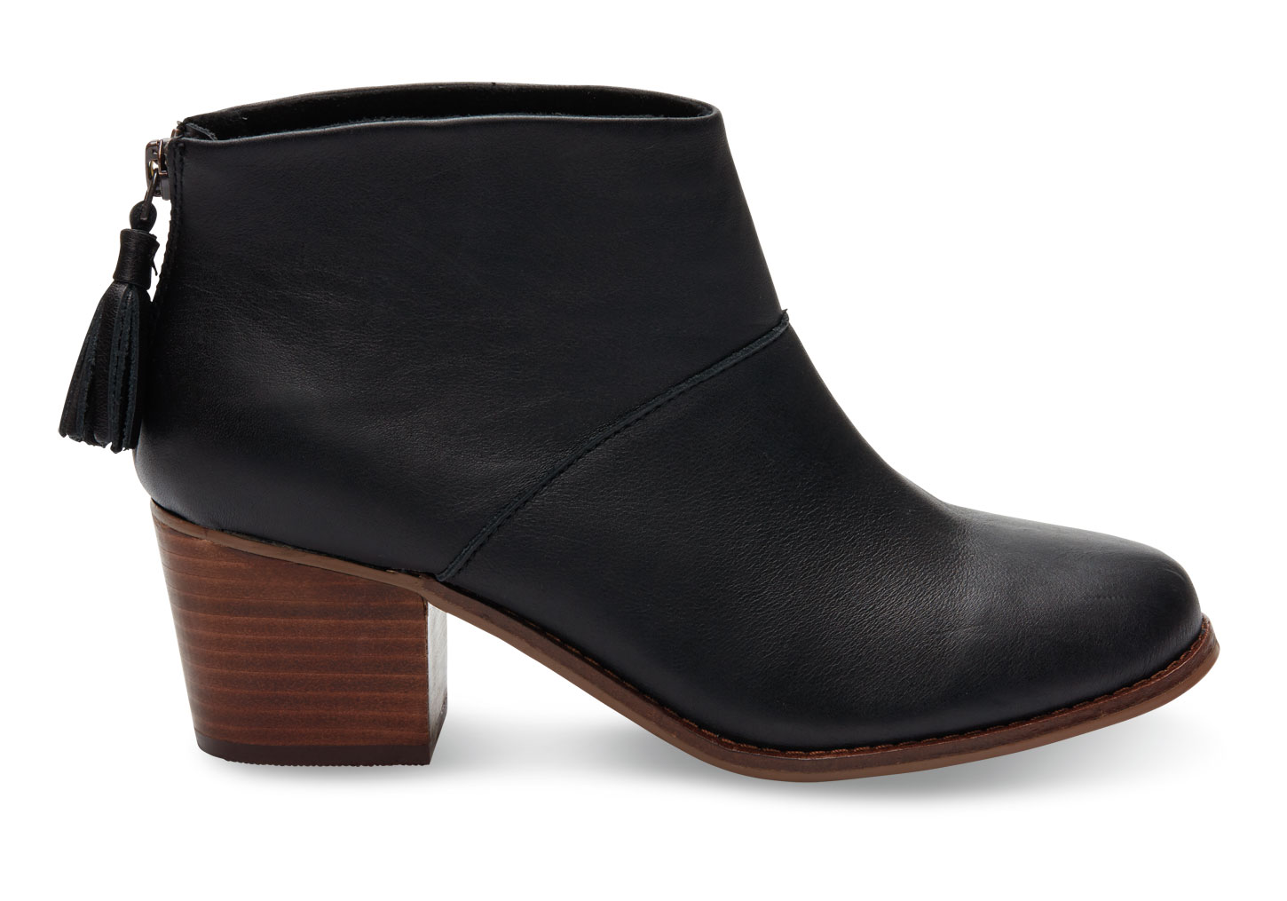 Maintaining Elegance by Sporting the  Evergreen black boots for women