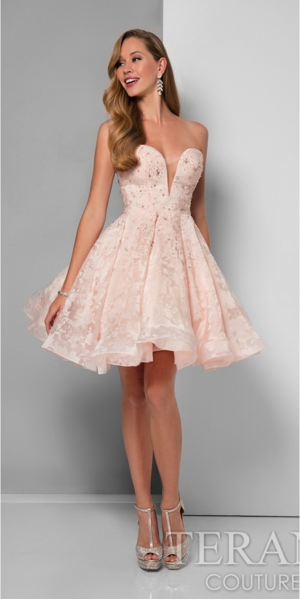 Look fabulous and classy with short
prom  dress