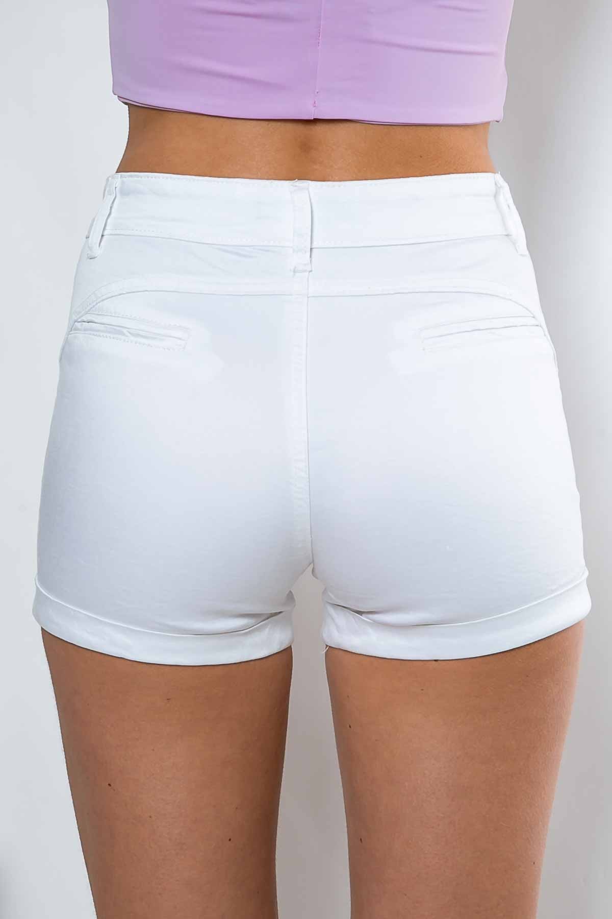 white shorts crop top - of course, crop tops look super chic over shorts. either yurtvjw