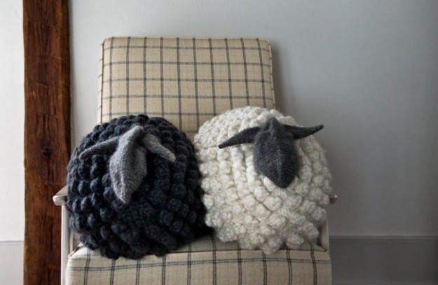 bobble sheep pillow | easy knitting projects you can diy in this cold pvgnqck