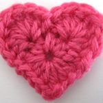 crochet heart 18.http://www.maggiescrochet.com/products/small-heart-free-pattern yxceixo