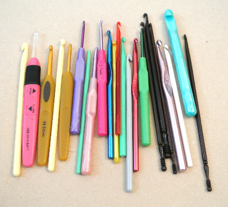 Crochet hooks – Select the one which best
serves your purpose.