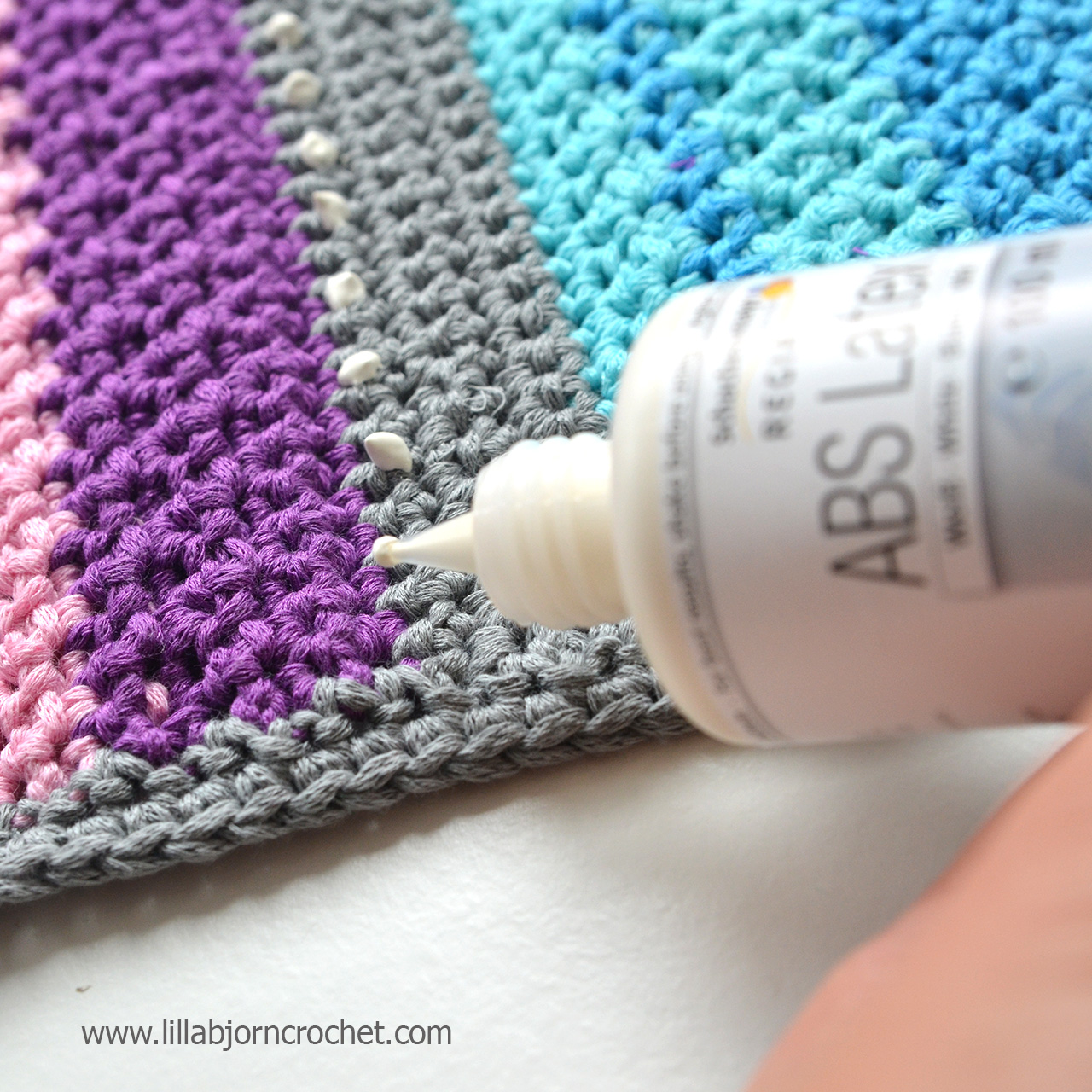 crochet rugs 3 ways to make your hand made rug non slip. review by lilla hrmehvd