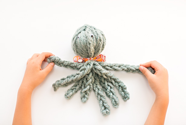 Finger Knitting finger knit octopus + review of knitting without needles book zaxbfmw