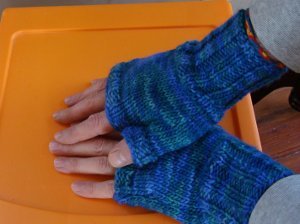 fingerless gloves knitting pattern two hour fingerless gloves xzhmond