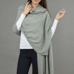 knitted pure cashmere wrap in light grey xtyinvk