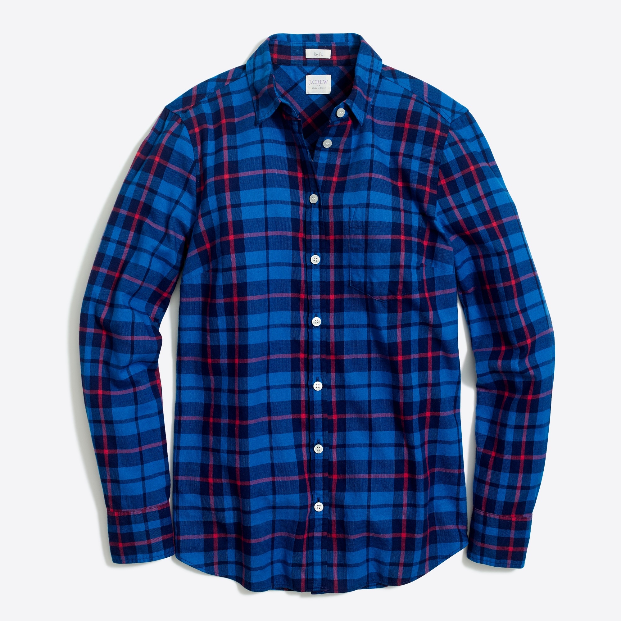 Wear the flannel shirt with
different  styles to look trendy
