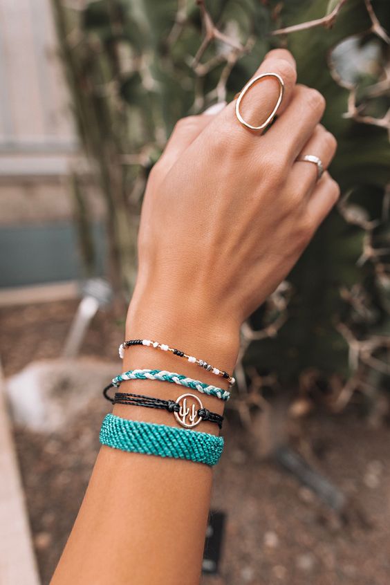 15 Ways To Stack Your Bracelets Right - Styleohol