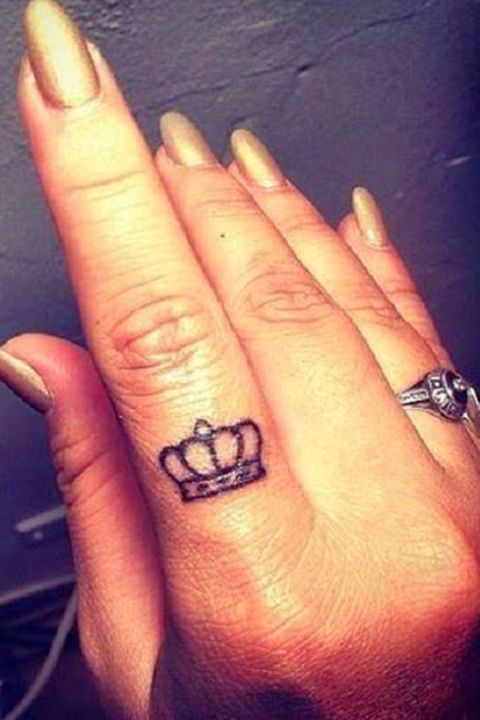 28 Tiny Finger Tattoo Ideas | Crown finger tattoo, Finger tattoos .