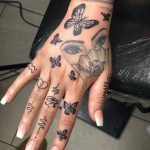52+ Pretty Small Finger Tattoo Ideas For Women | Hand tattoos for .