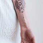 18 Beautiful Henna Tattoos for Women in 2020 - The Trend Spott