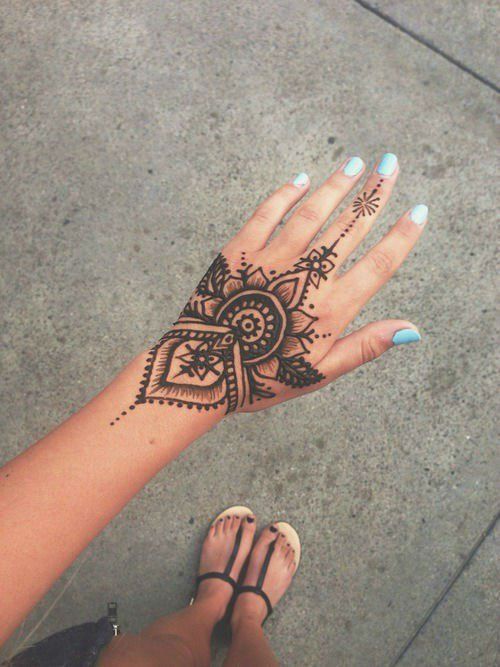 40 Delicate Henna Tattoo Designs | Henna tattoo designs, Henna .