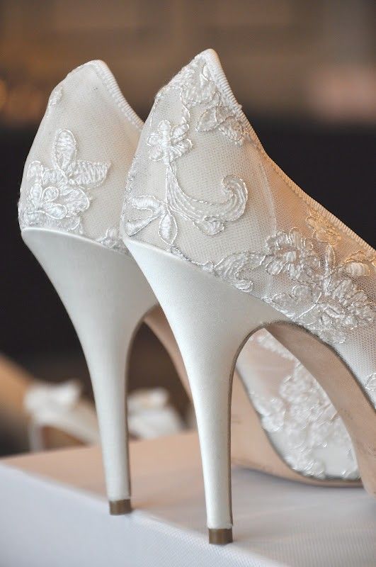 50 Romantic Wedding Venues in the U.S. | Wedding shoes lace .