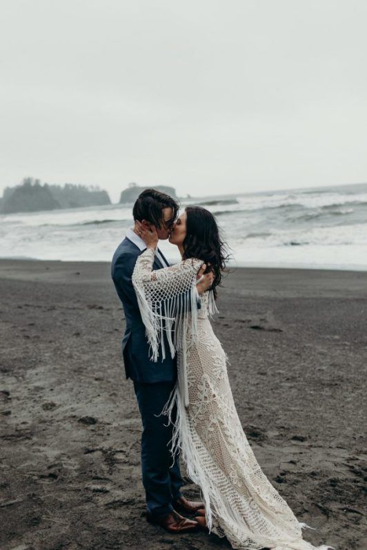 These Long Sleeve wedding dresses are totally loveable | Diy beach .