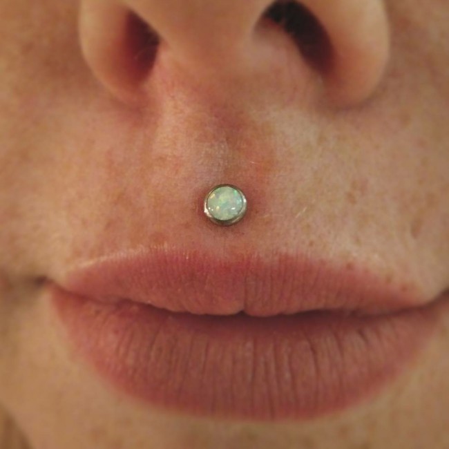 Medusa piercing [50 Ideas]: Pain Level, Healing Time, Cost .