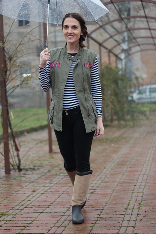 Rainy Day Outfit (Winter OOTD with rainboots) - Indiansavage.com .