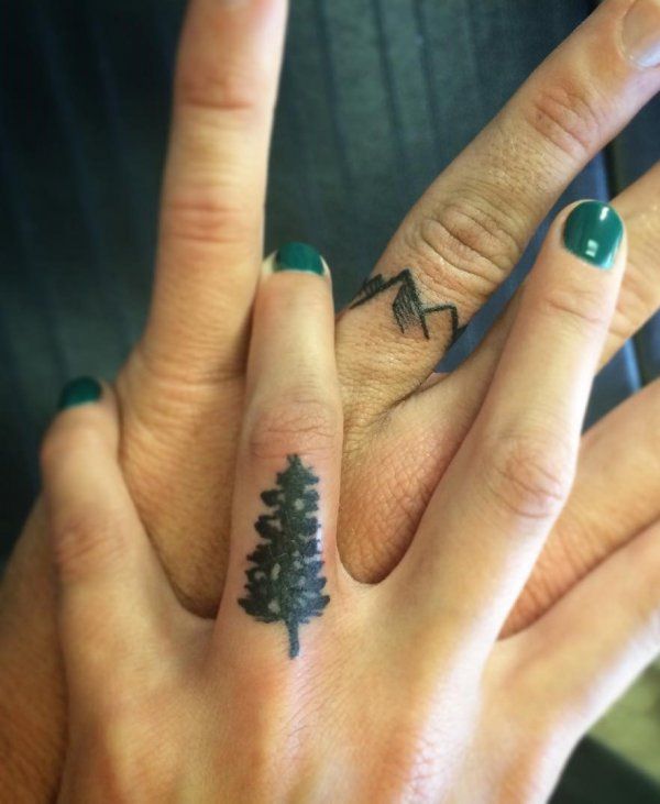 60 Romantic Ring Finger Tattoo Ideas | Finger tattoos for couples .