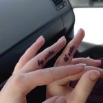 bg sister, little sister tattoo on fingers | Sister tattoos .