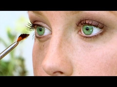 Ways to Apply Makeup for Green Eyes