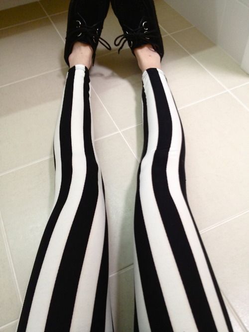 1696855298_black-and-white-striped-leggings.jpg