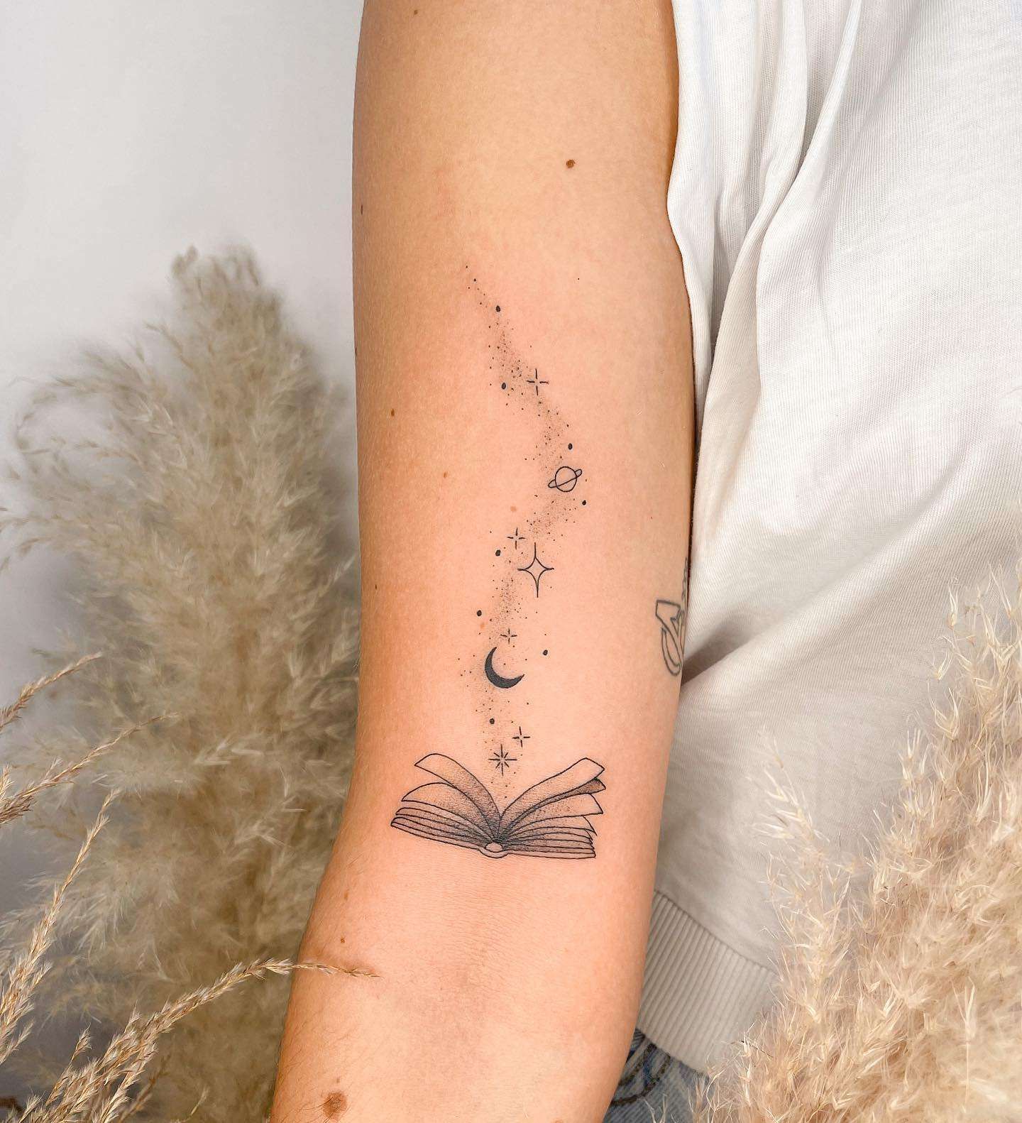 The Literary Connection: Book Tattoos as
Symbols of Passion