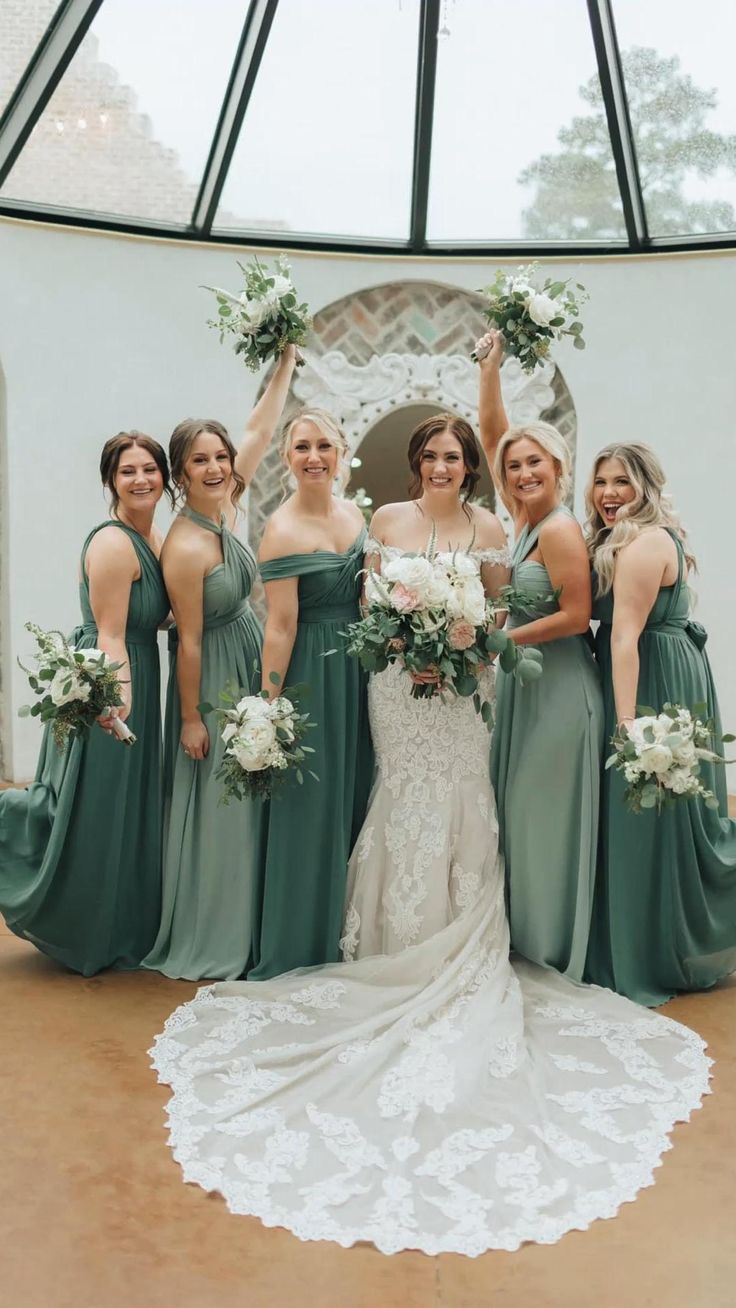 Look Gorgeous in Green with Stylish Green
Bridesmaid Dresses: Elegant and Sophisticated