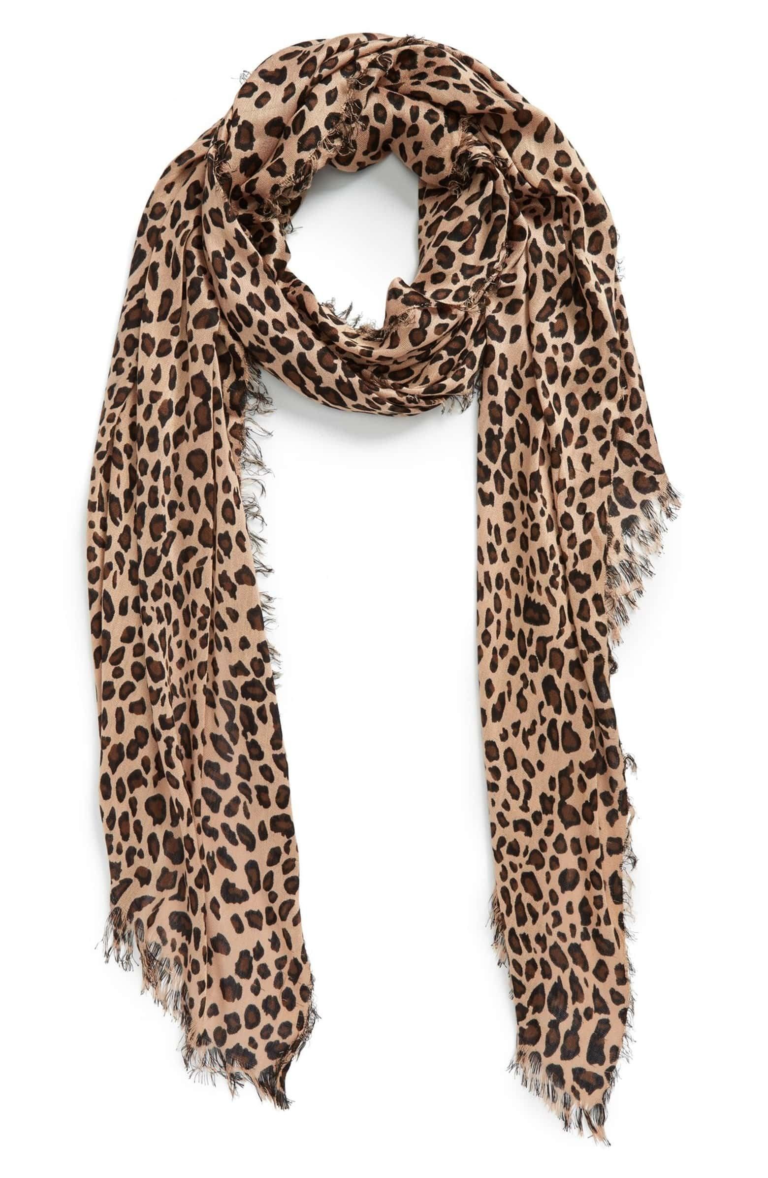 Leopard scarf to beat winter in a
different way