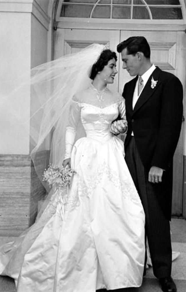 The Romantic Style of 1950s Wedding Gowns
