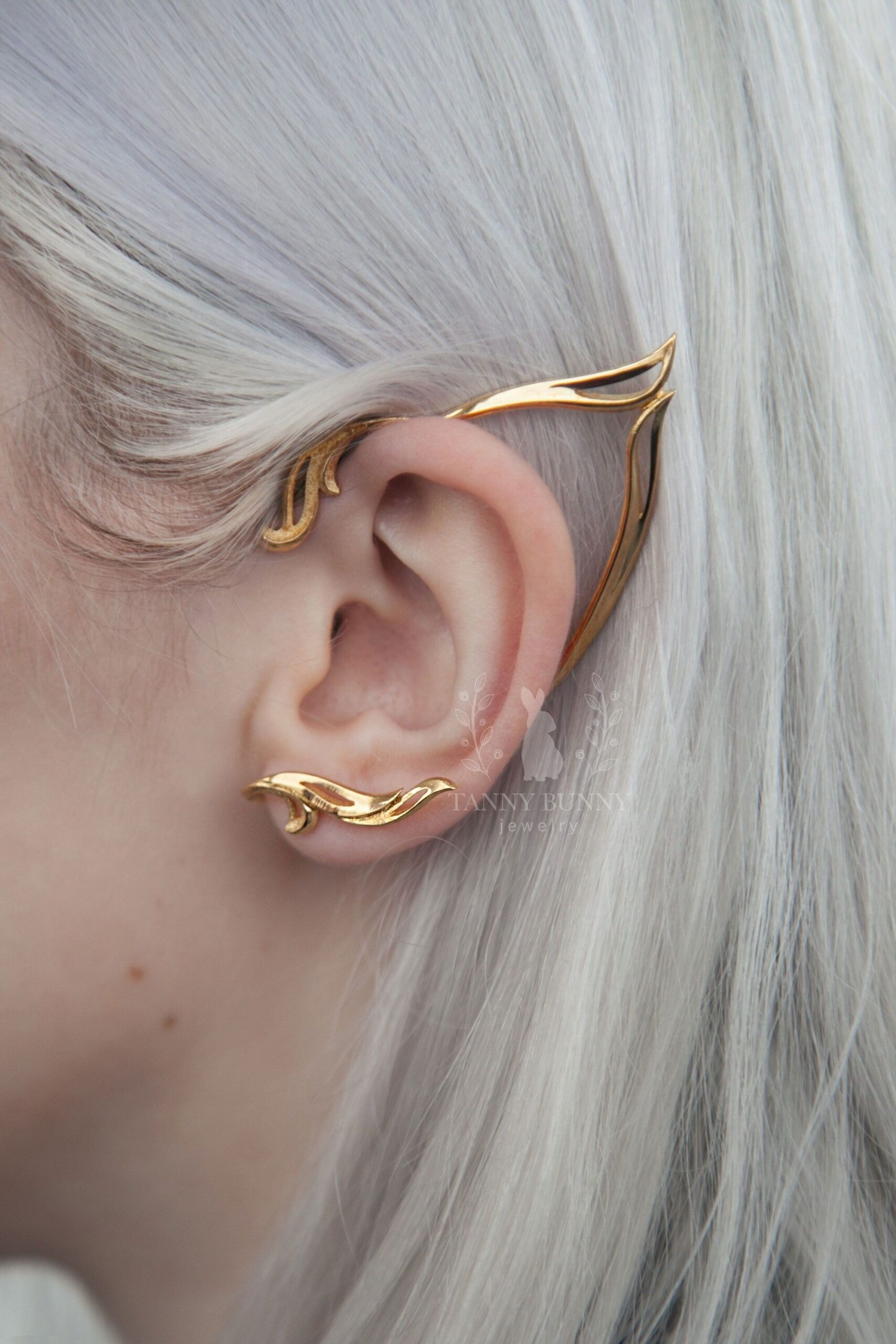 Ultimate Guide to Ear Cuff Earrings: How
to Wear Them with Style