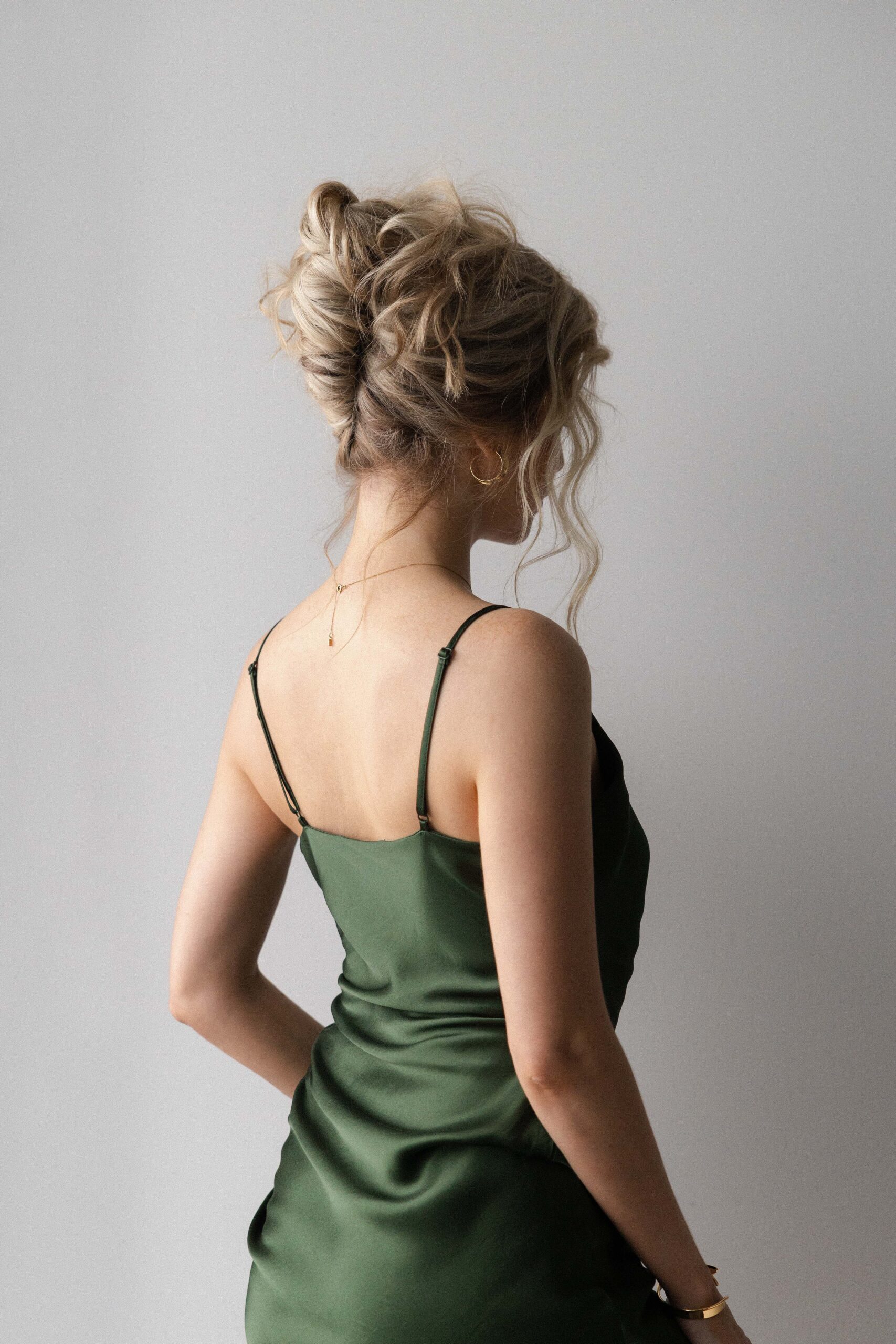 Effortless Prom Hair Looks to Try This
Season