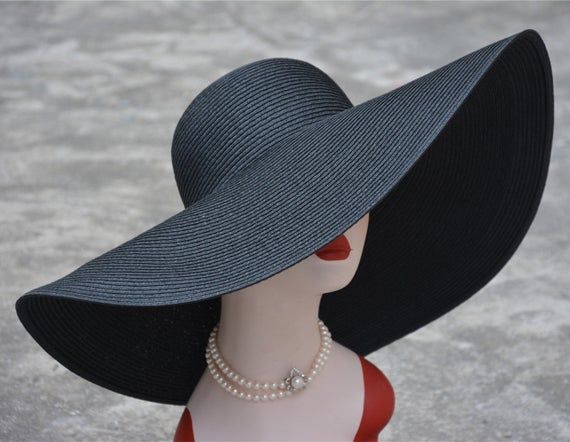 Choose colorful and stylish floppy hats
to enhance your personality