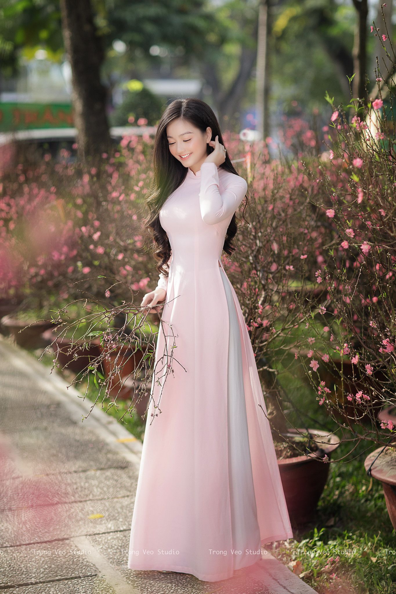 Beautiful Long Dresses for Girls and
Women