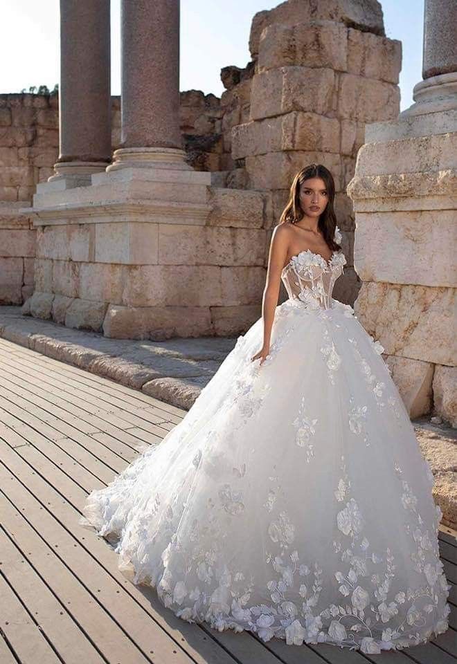 1696865228_Pnina-Tornai-Wedding-dress.jpg