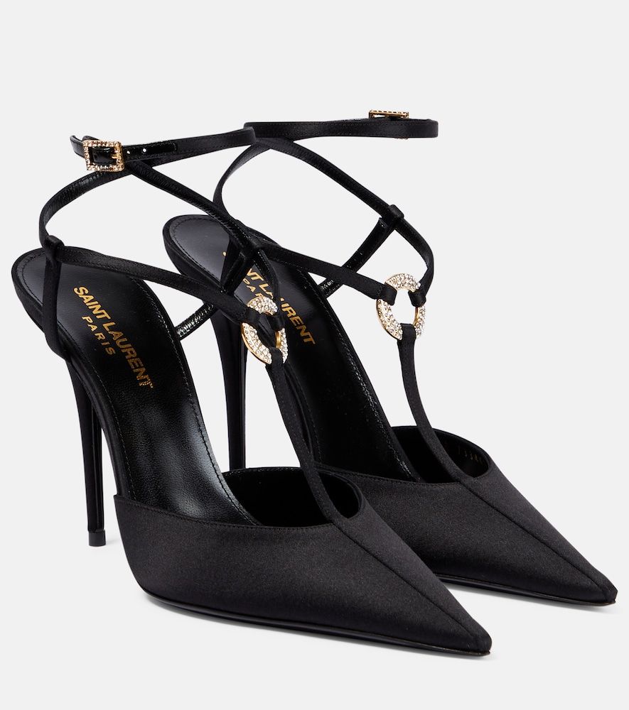 Boldly tip-toe your attitude with Pointed
Toe Pumps