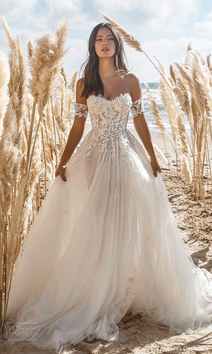 Some obvious points for strapless wedding
dresses