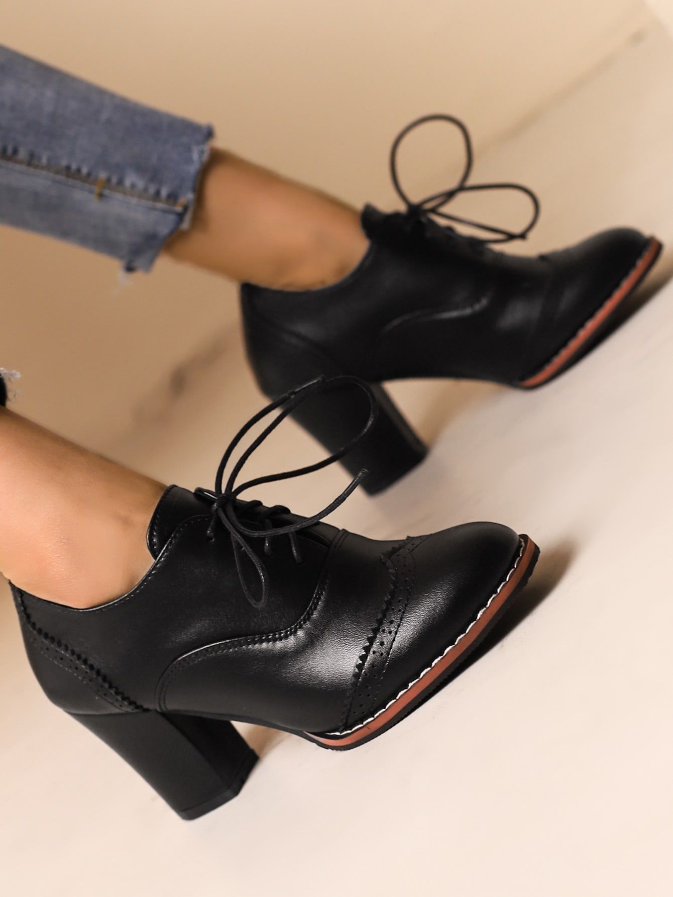 Elevate Your Style with Women’s Oxford
Shoes