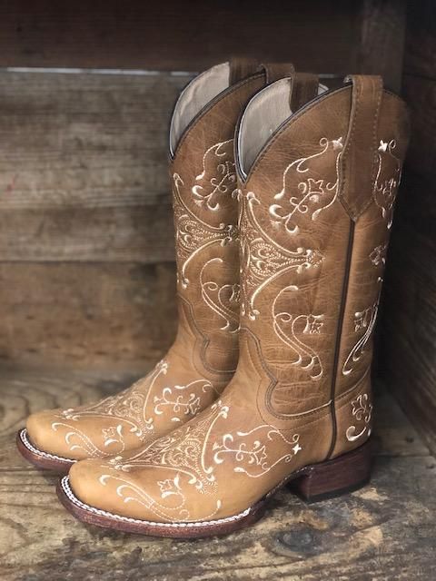 Getting the womens cowboy boots