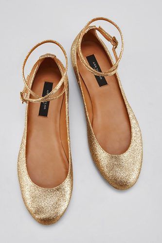 Choose the best style and design with
gold flats