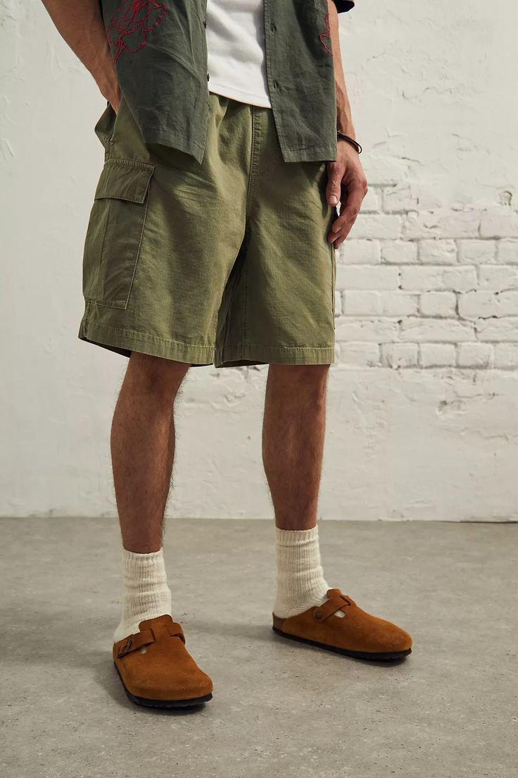Get for the mens cargo shorts to look
stylish