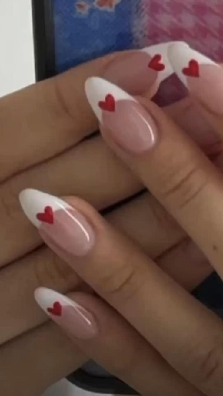 Celebrate Love with Gorgeous Valentine’s
Day Nails