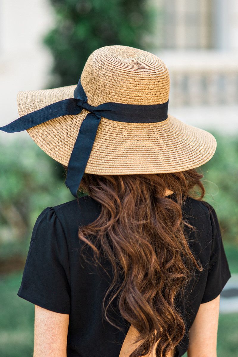 Choose colorful and stylish floppy hats
to enhance your personality