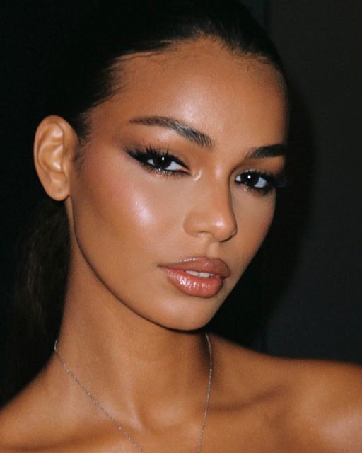 The Ultimate Guide to Perfecting Glam
Makeup