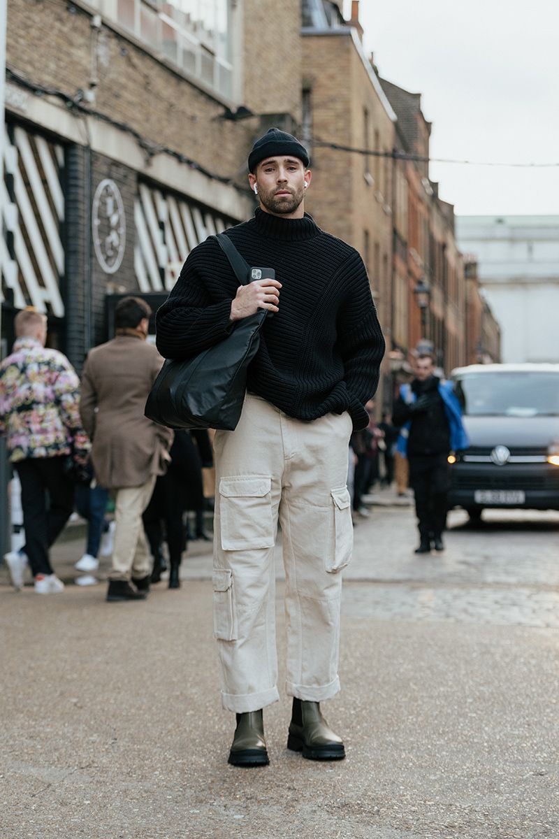 Step out in Style with Trendy Men’s Black
Boots: Classic and Versatile Footwear