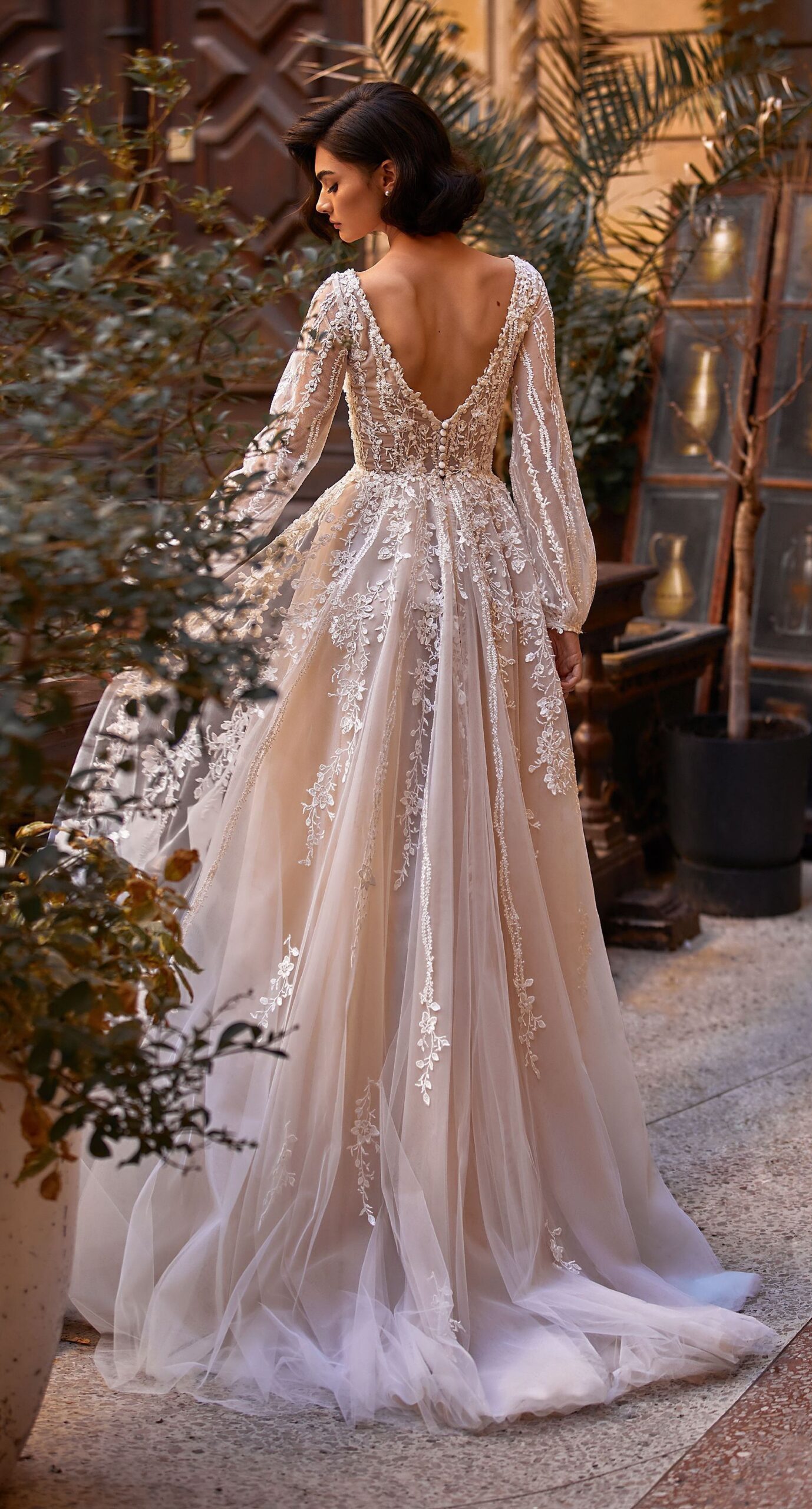 Wedding Dresses With Sleeves: Better Than
Strapless Dress