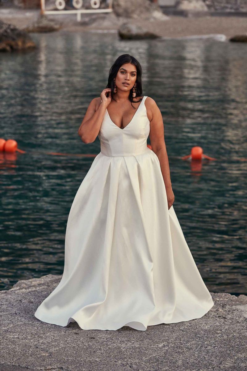 White plus size dresses- look chic and
classy
