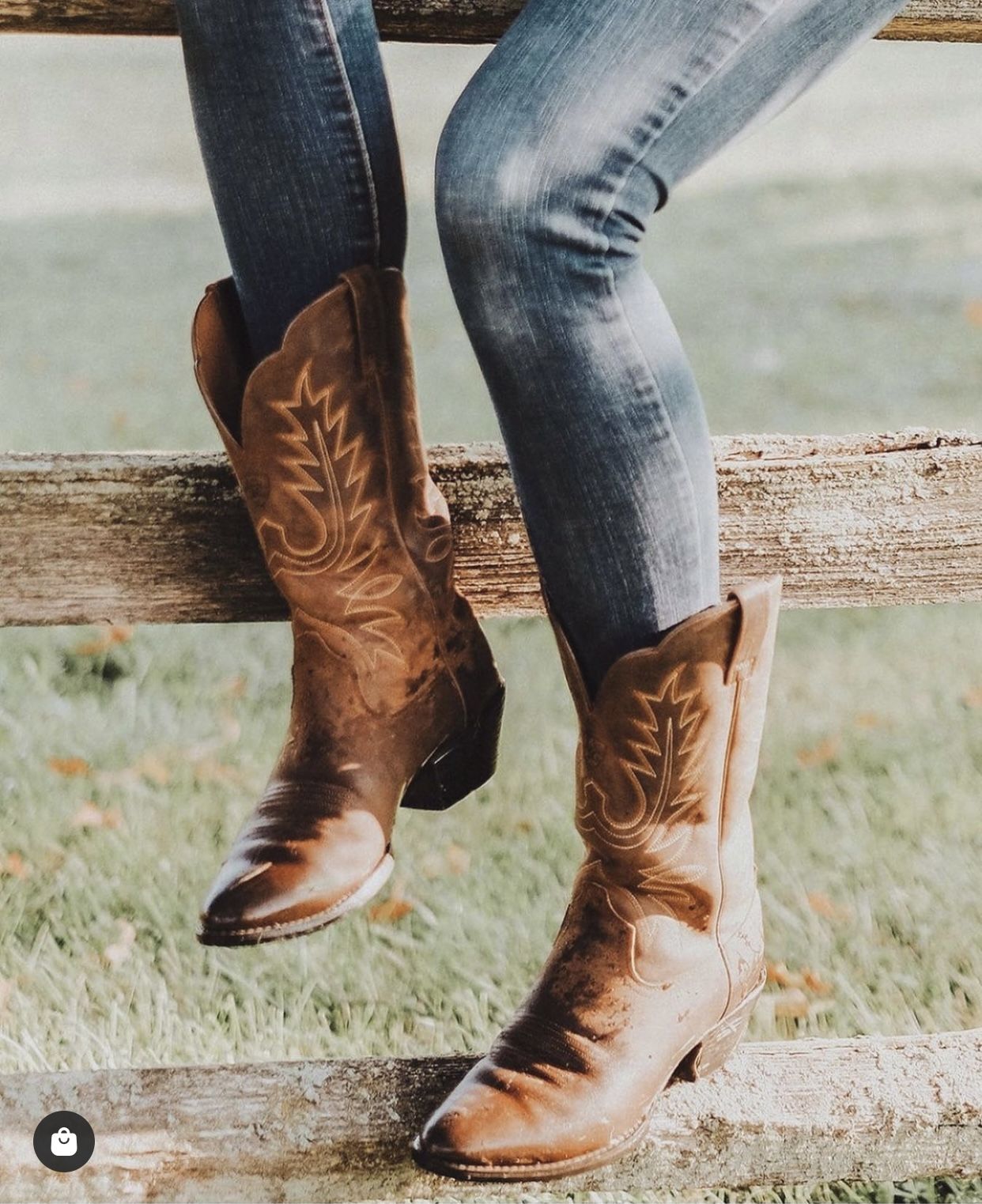 Wear Ariat boots women shoes in stylish
way