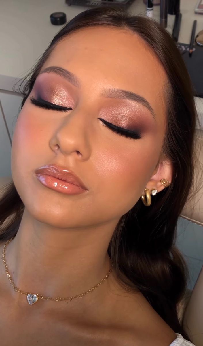 Achieve a Glamorous Look with Stylish  Rose Gold Makeup: Shimmering and Chic