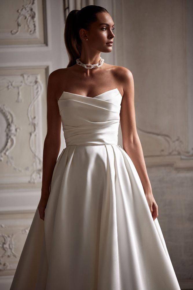 Stylish and Simple: Wedding Dresses for
the Minimalist Bride