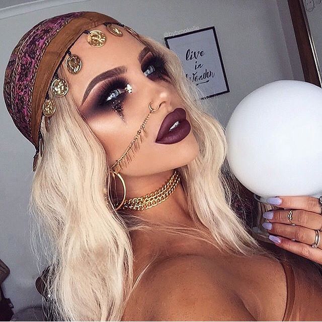 Eerie Teller Makeup Looks to Try for
Halloween