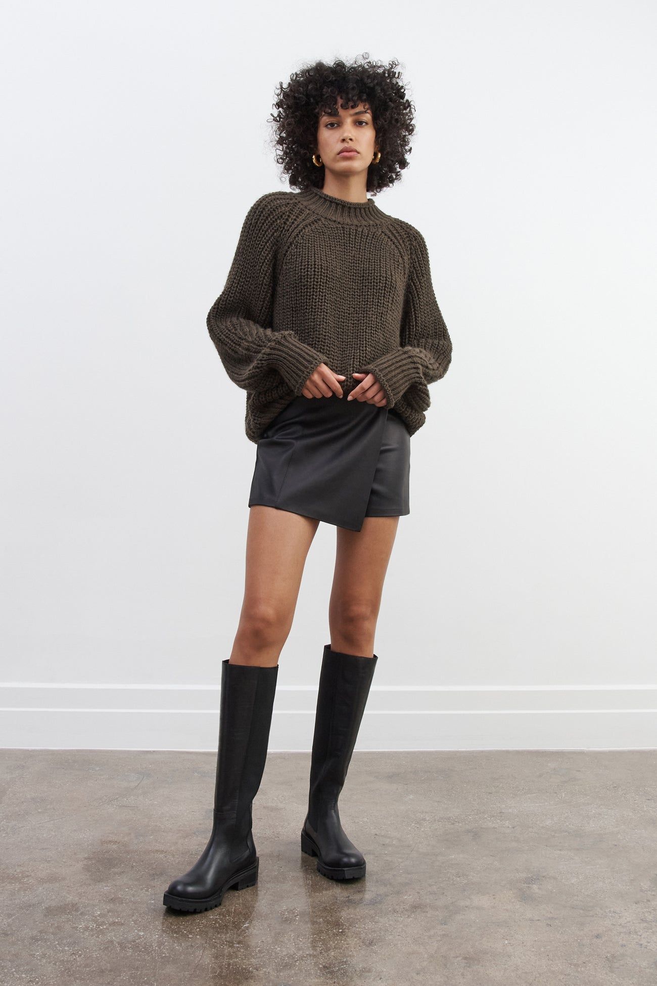 Black knee high boots: Rock this
Fall/winter trend